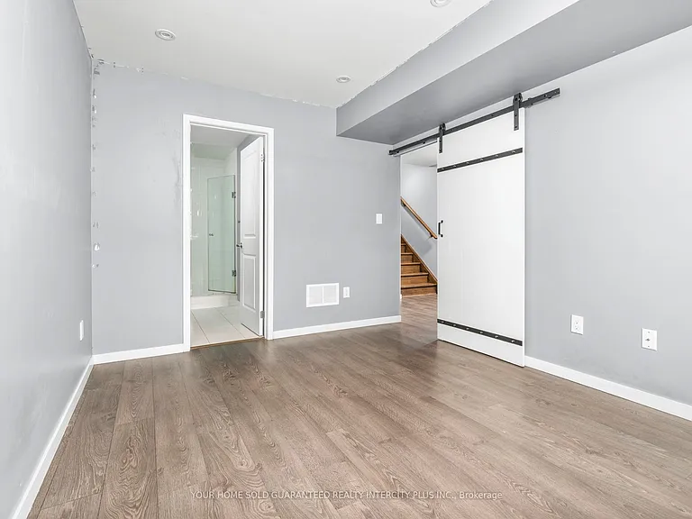 3910 Major Mackenzie Dr — Photo 8