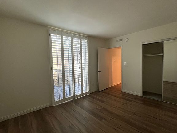 4th image of 12024 Kling St APT 207