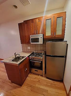 5th image of 262 W 73rd St APT 5