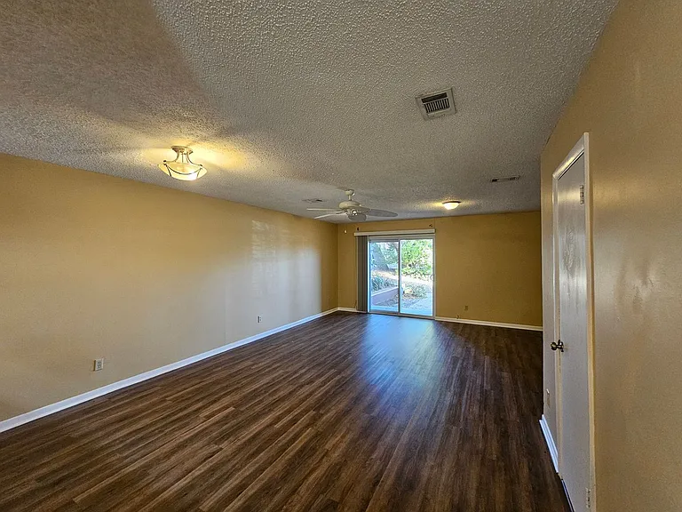 1325 W 12th St #B2 — Photo 3
