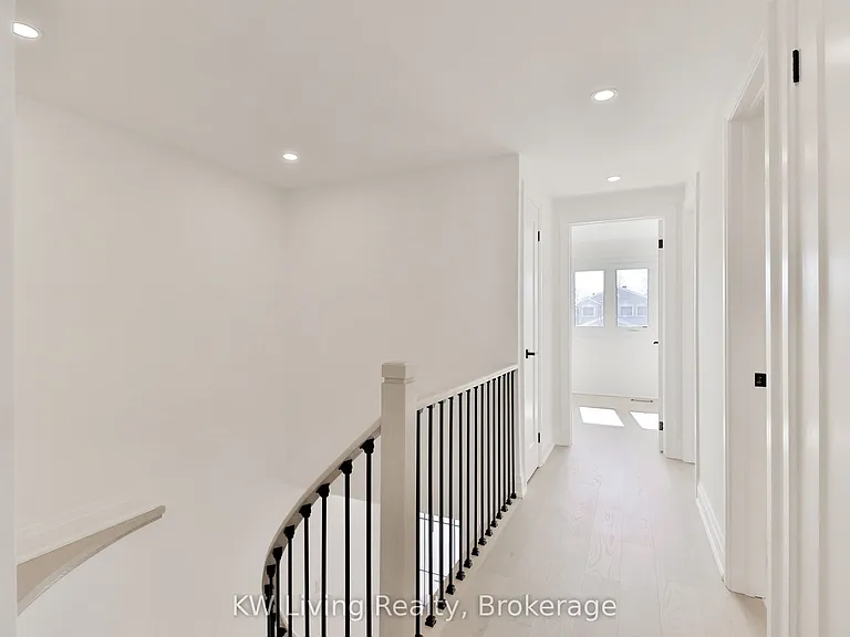 105 Chloe Cres — Photo 14