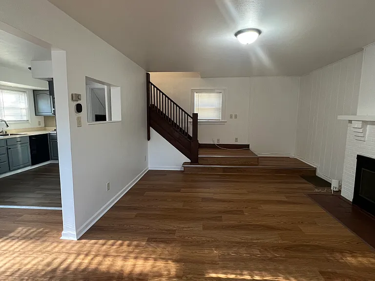 601 N McKinley Ave — Photo 2