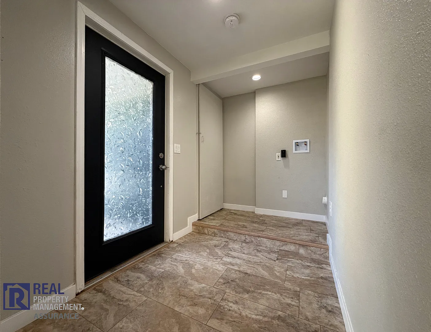 Charming Updated Studio Home with Fenced Yard in Beaverton — Photo 2