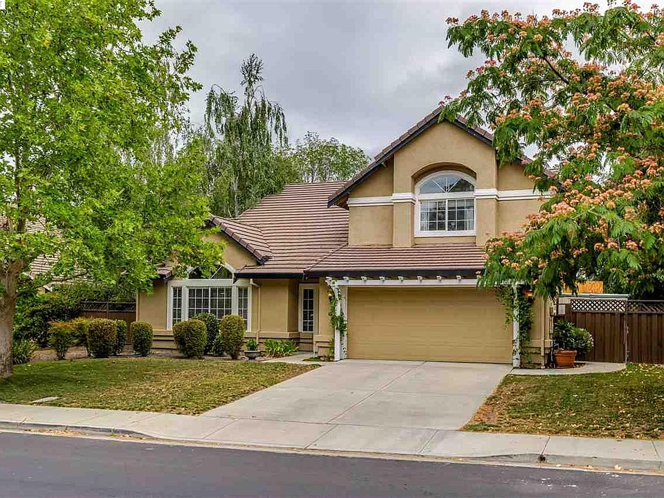 1st image of 716 Daisyfield Dr