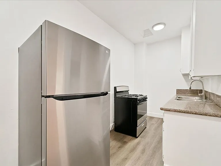 1475 W Adams Blvd #102 — Photo 7