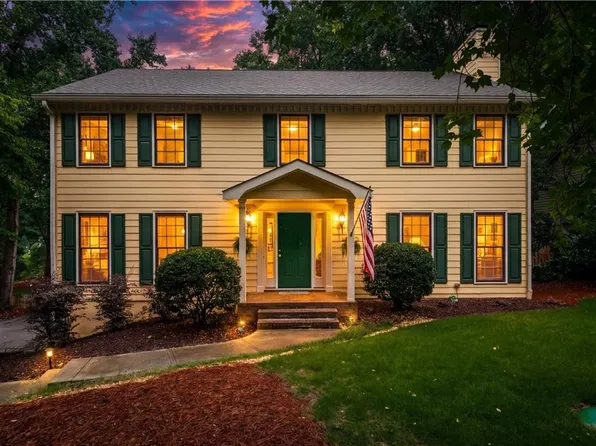 3609 Hermitage Dr, Berkeley Lake, GA 30096