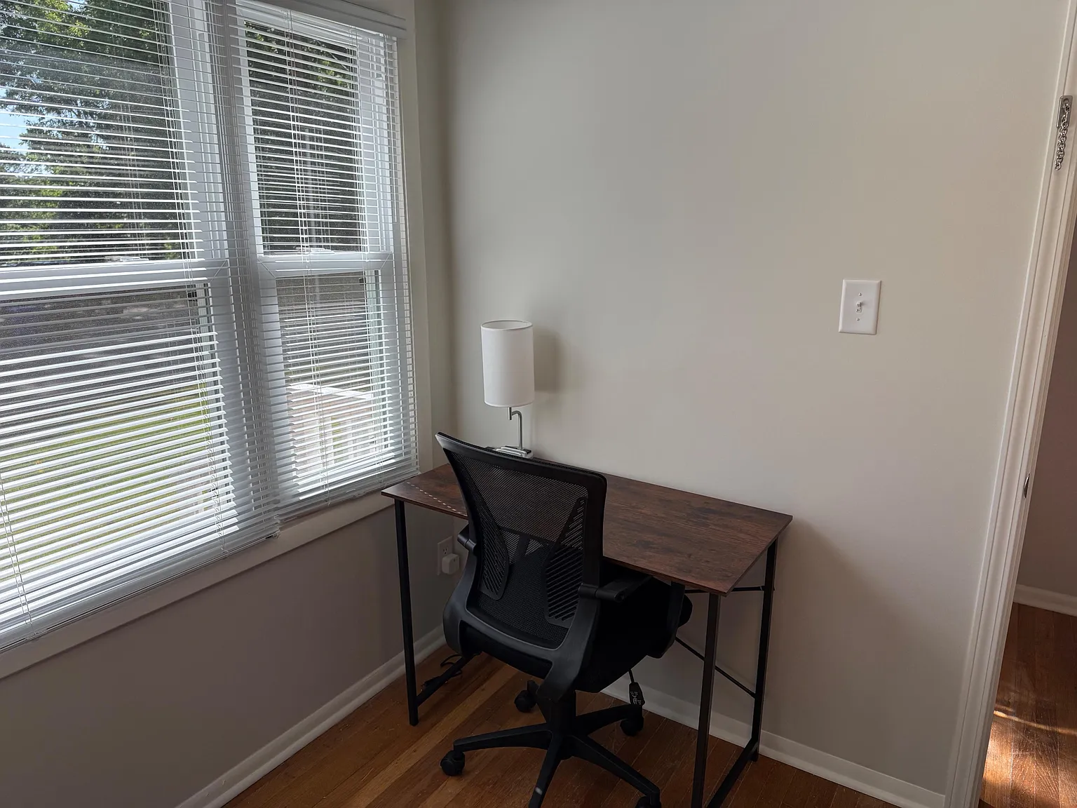 4 bed, 1.0 bath, 950 sqft, $936 — Photo 3