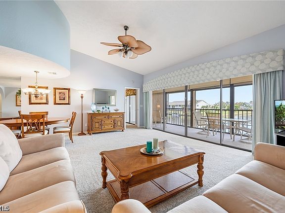 4th image of 3714 SE 12th Ave #204