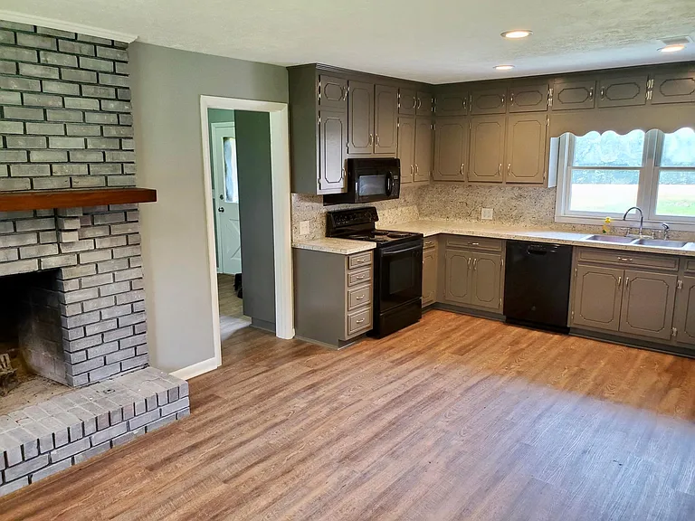 6497 Reinhardt College Pkwy — Photo 3