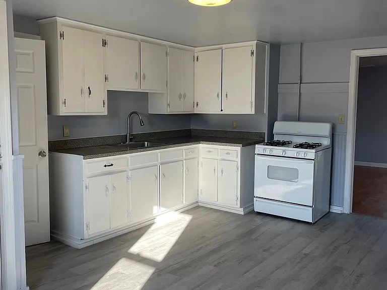 28 Cedar St #3 — Photo 2