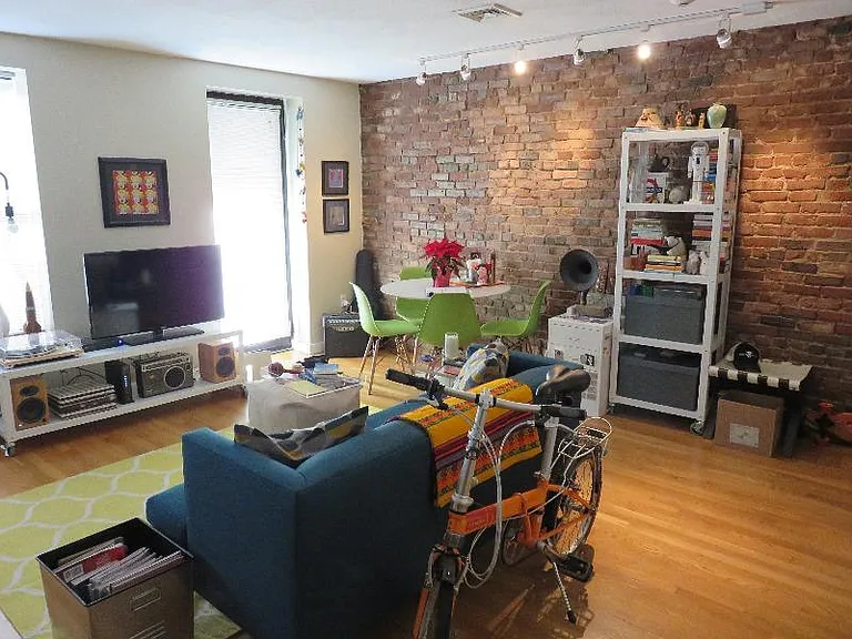 16 Greenough Ln #303 — Photo 3