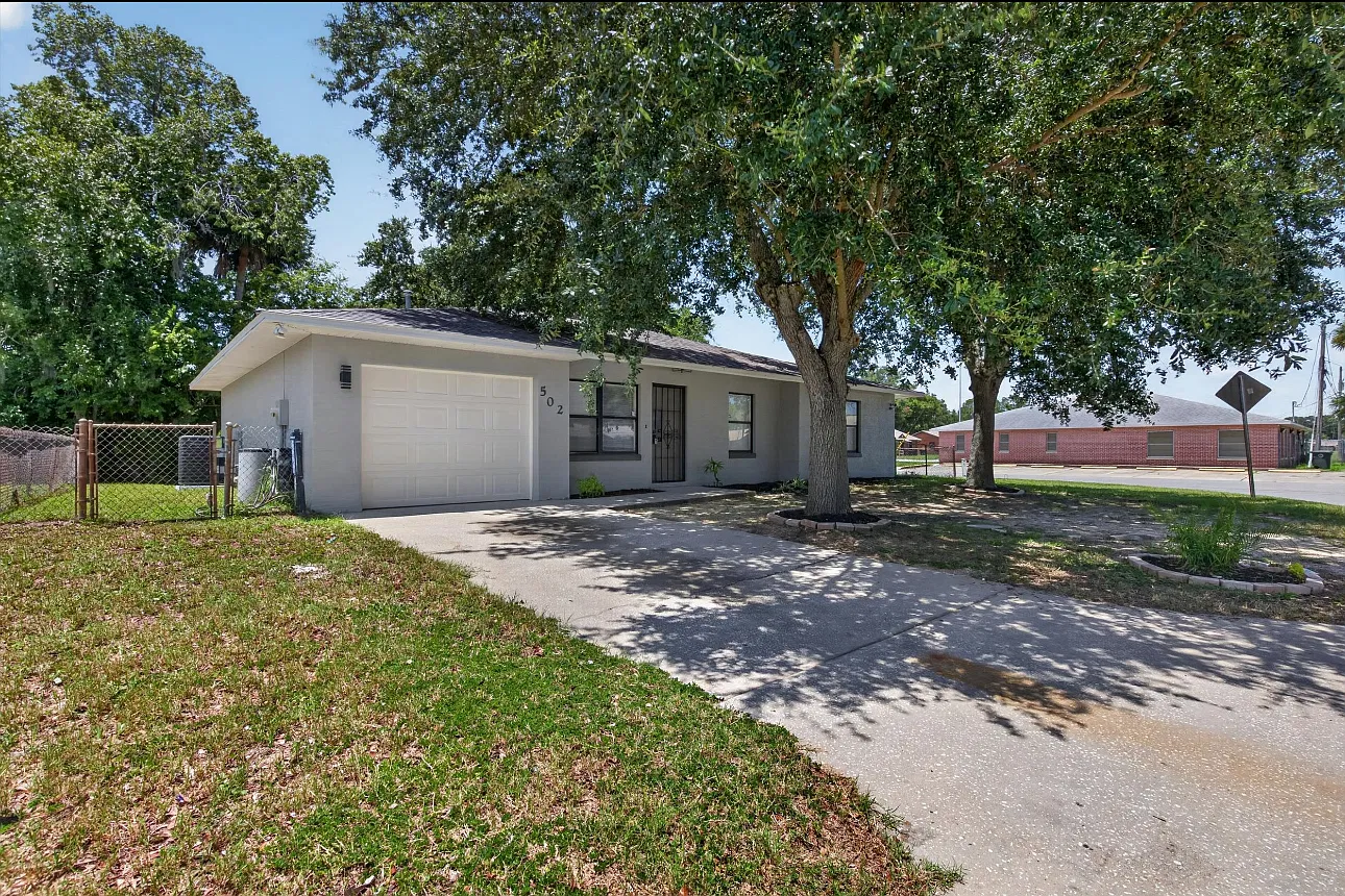 4 bed, 1385 sqft, $2,200 — Photo 2