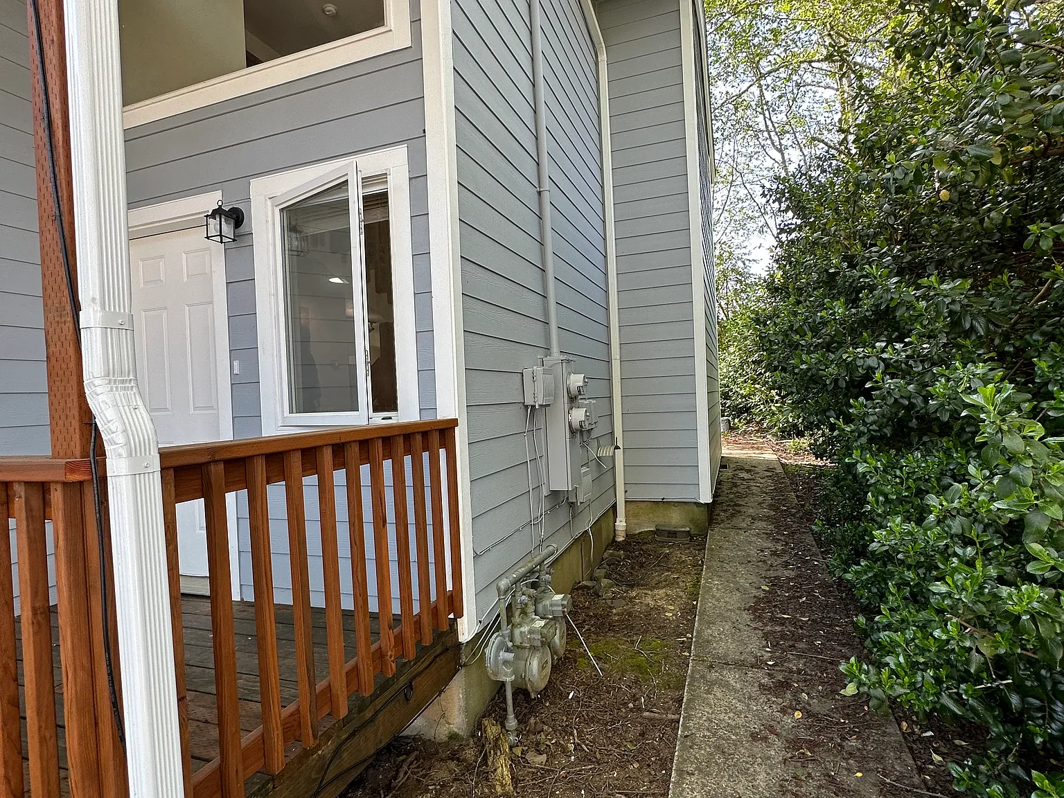 3 bed, 1.5 bath, 858 sqft, $2,495 — Photo 3