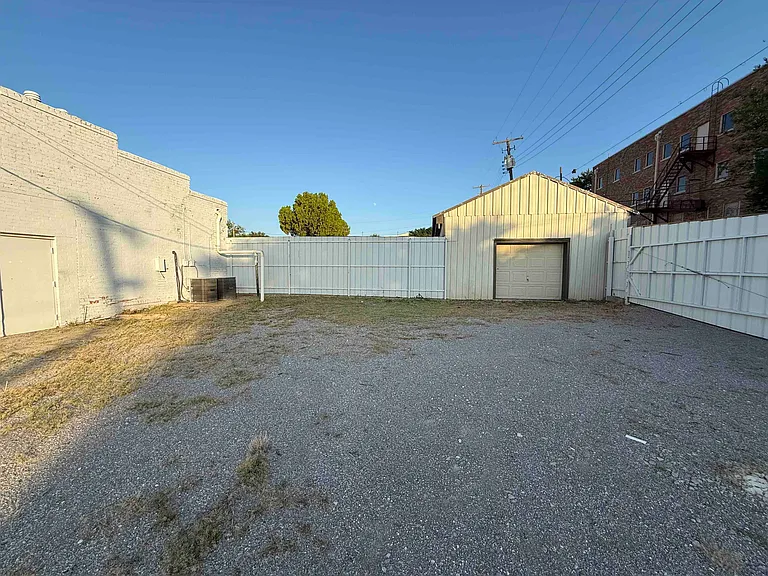 608 Burnett St — Photo 5