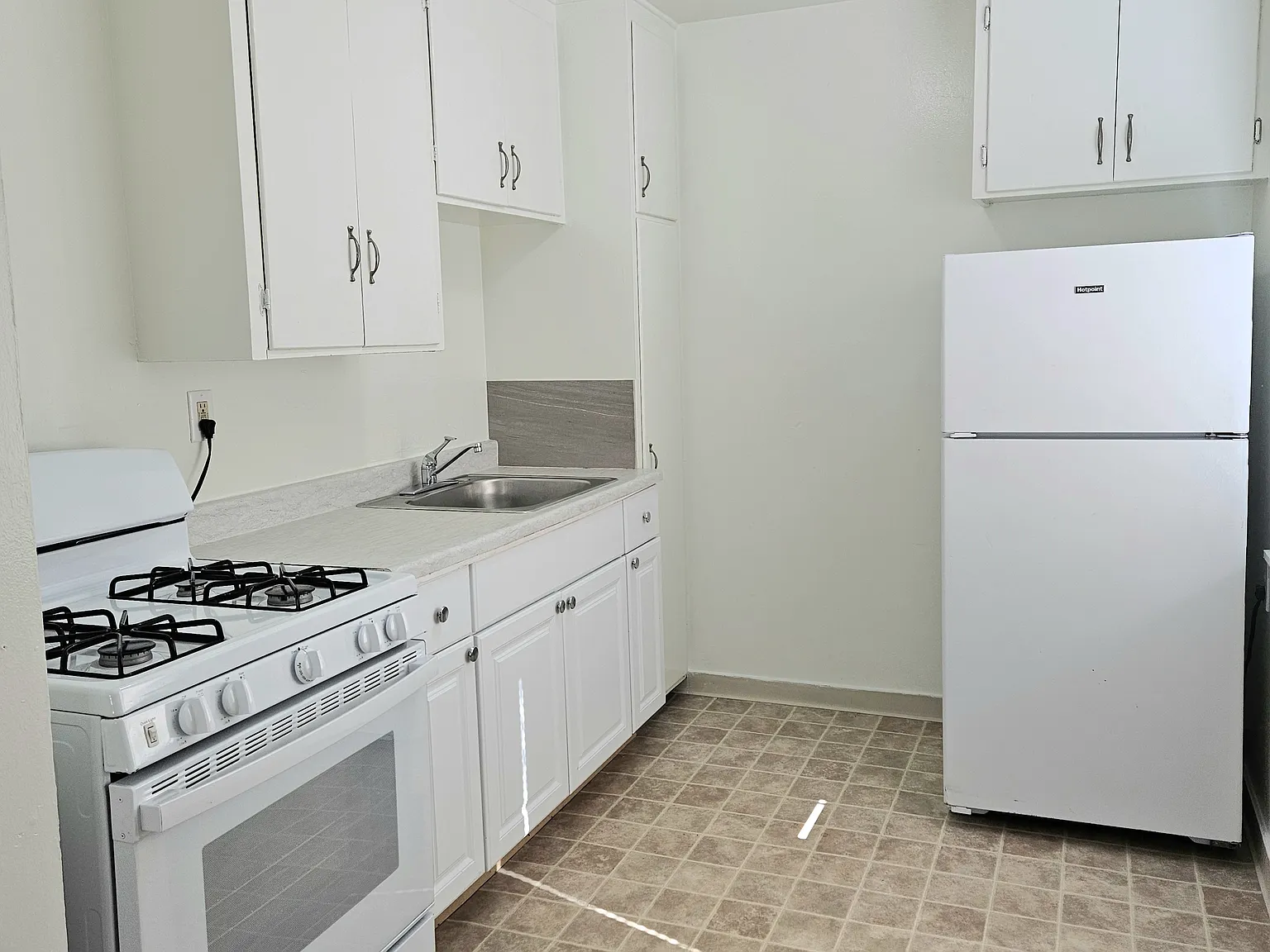 Studio, $1,995 — Photo 3