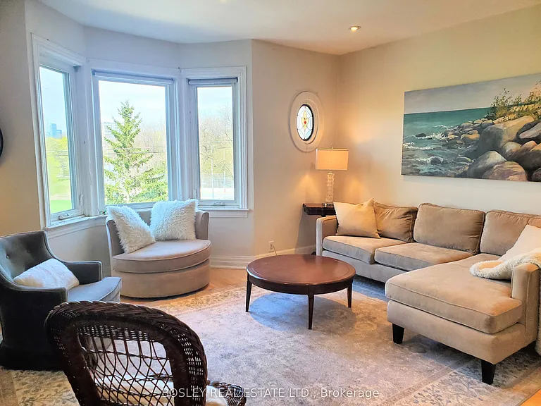 597 Carlaw Ave #UPPER — Photo 8