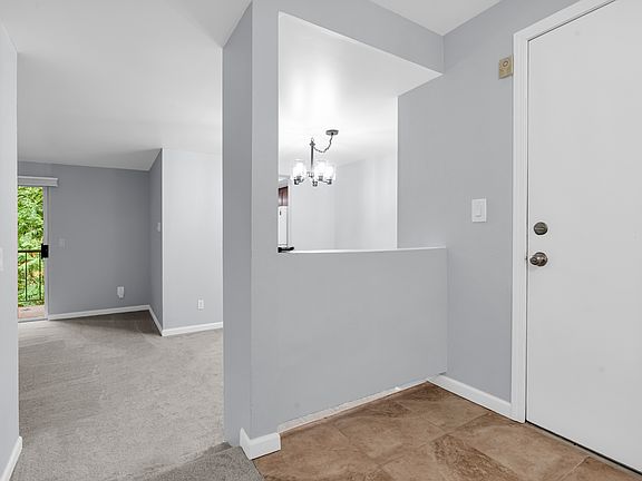 3rd image of 4629 W Lake Sammamish Pkwy SE APT H201