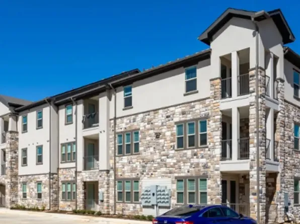 2606 E McKinney St, Denton, TX