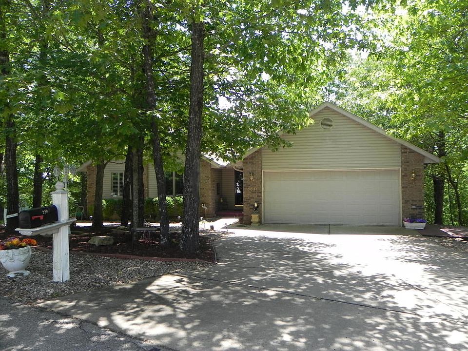1st image of 220 Queensberry Dr