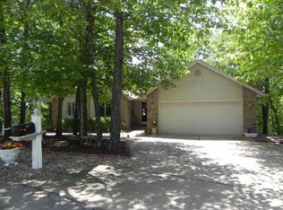 220 Queensberry Dr, Branson West, MO 65737