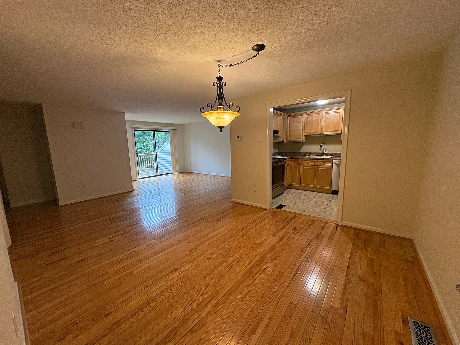 2 bed, 1.5 bath, 1337 sqft, $2,700 — Photo 2