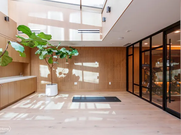 200 East 21st Street image 40 of 48