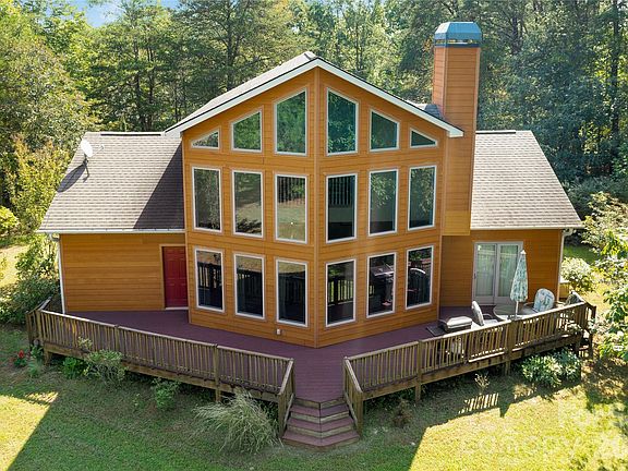 3rd image of 296 Acorn Ln