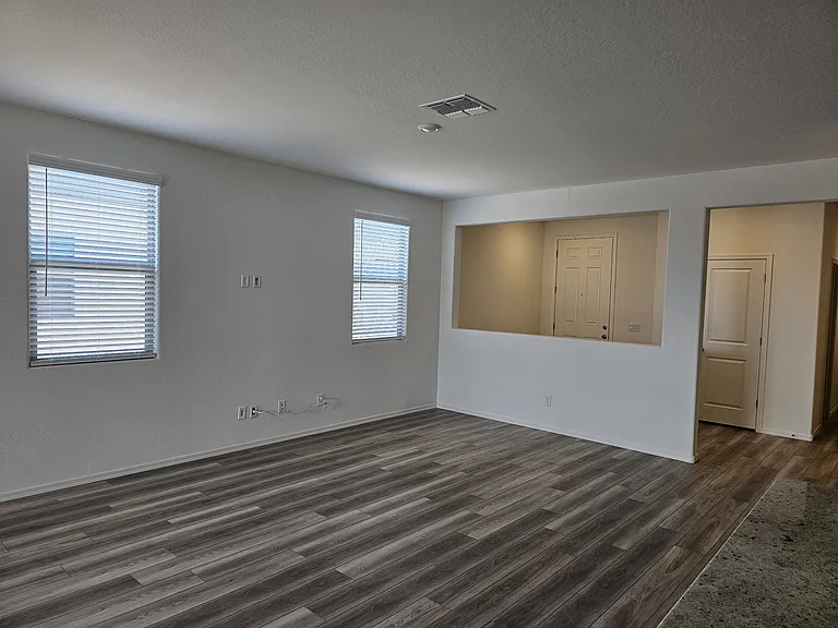1447 W Pima Ave — Photo 3