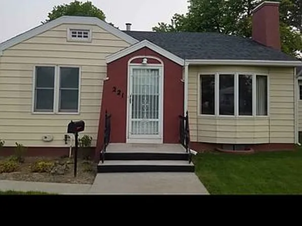 221 6th St SE, Sidney, MT 59270
