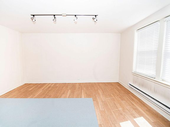 4th image of 511-12 W Belmont Ave #38