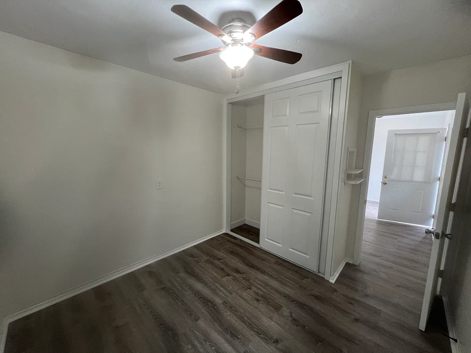1 bed, 450 sqft, $1,900 — Photo 3