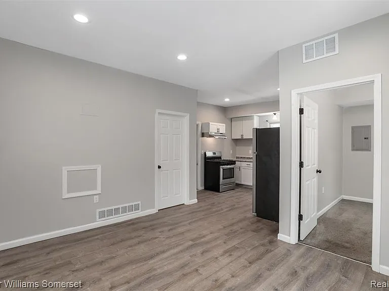 1119 Custer St — Photo 7