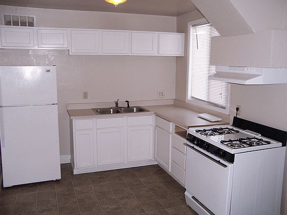3rd image of 1008 E Lansing Way