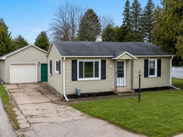 1705 30th Ave, Menominee, MI 49858