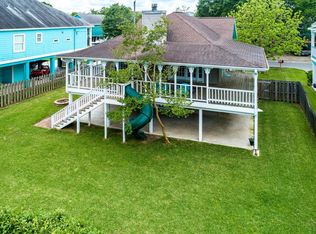 631 Oak Rd, Clear Lake Shores, TX 77565