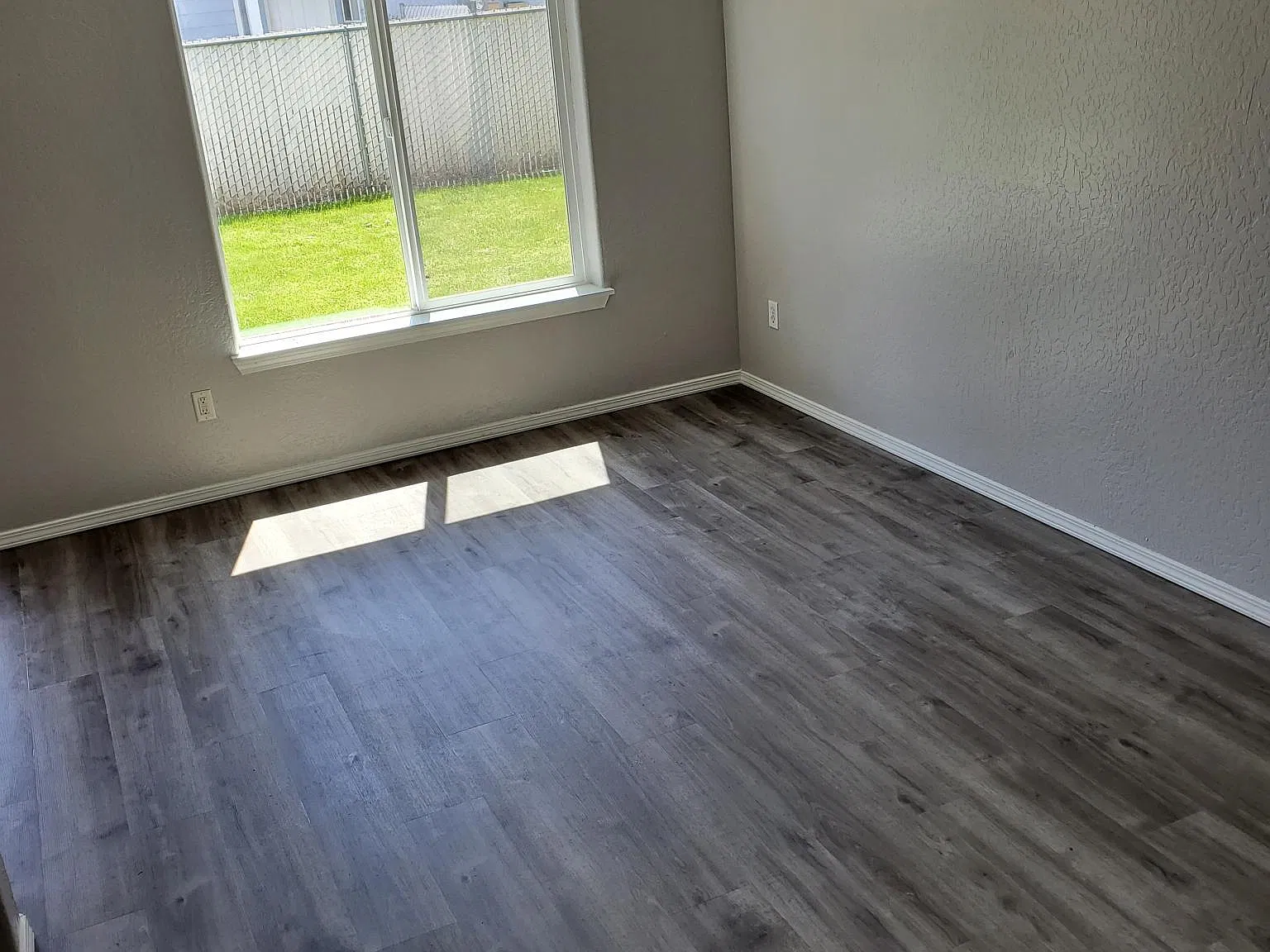 3 bed, 2.5 bath, 1100 sqft, $1,800 — Photo 2