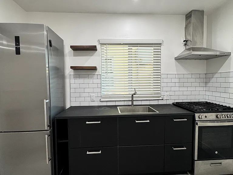 307 N Hollywood Way #B — Photo 6