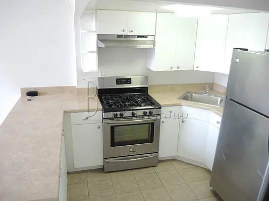 Rented by Bouklis Group | media 33