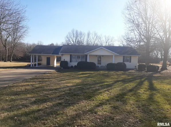 400 W 15th St, Christopher, IL 62822