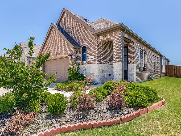 9504 Longhorn Ln — Photo 2