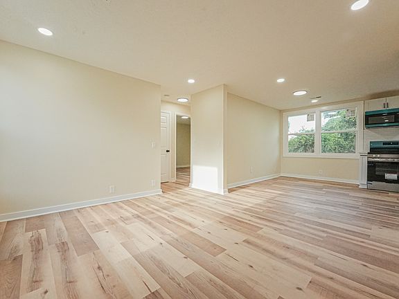 5th image of 160 Haynes Park Dr
