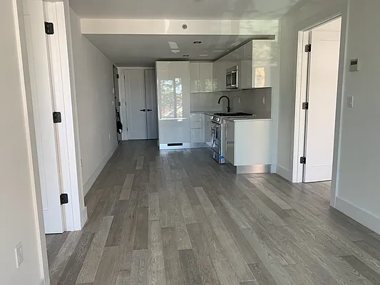 Rented by R New York | media 18