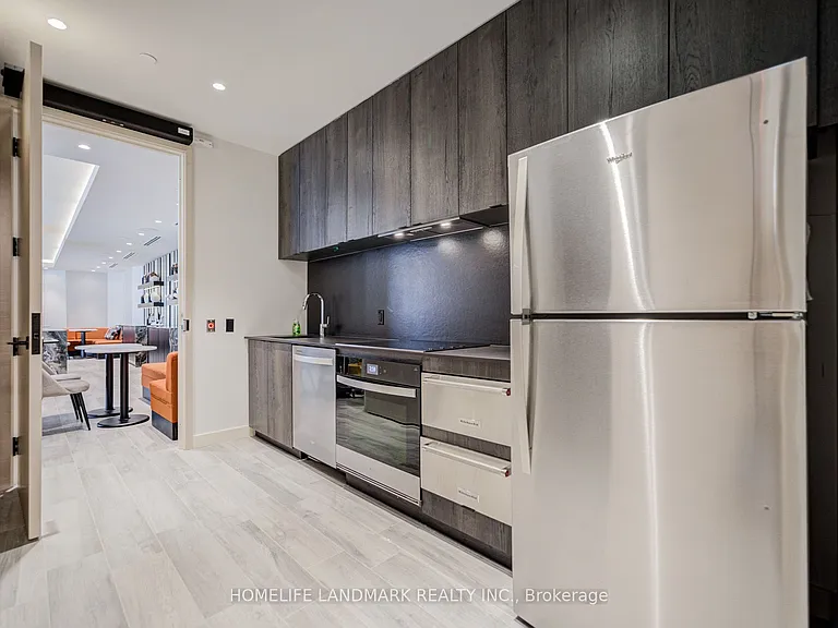 858 Dupont St #Penthouse 06 — Photo 32