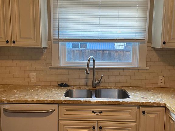 5th image of 315 Carroll St