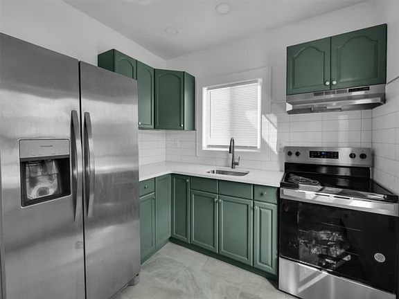 4th image of 369 Greengrove Ave