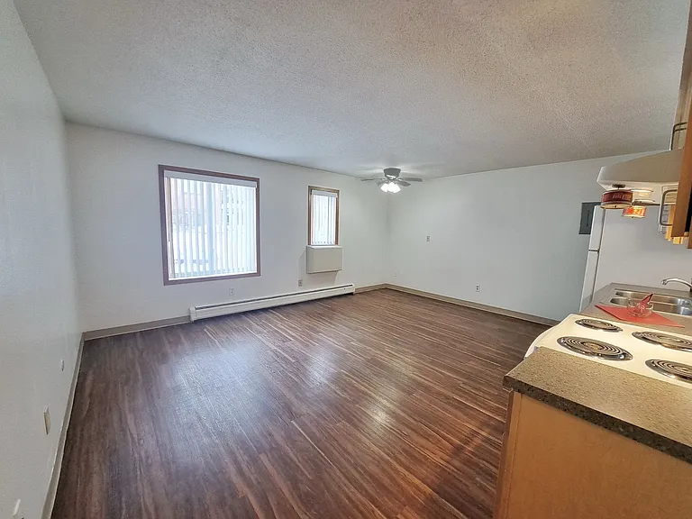Rolling Hills Apartments — Photo 24
