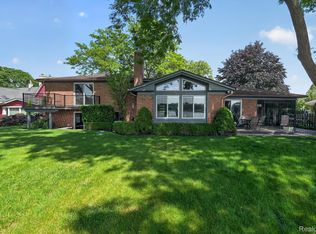 5017 Surfwood Dr, Commerce Township, MI 48382