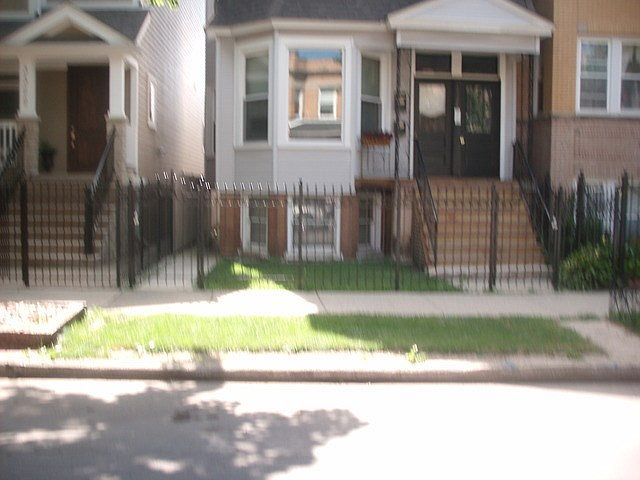 1st image of 3324 N Leavitt St #2