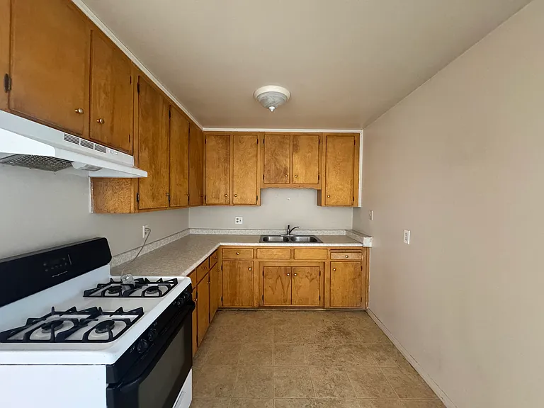 213 N 3rd Ave #9 — Photo 2