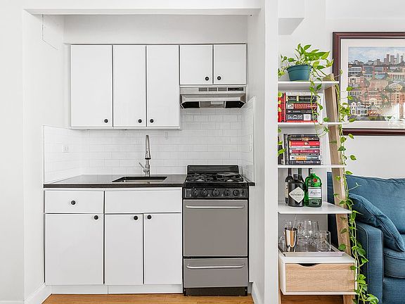 4th image of 54 E 8th St #6R